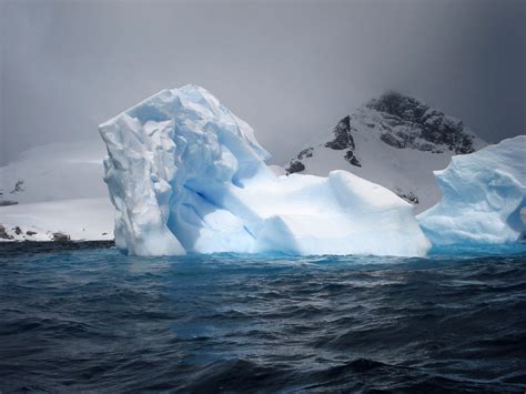 South Pole's Blue Iceberg | Abunawar Basyeban | Flickr