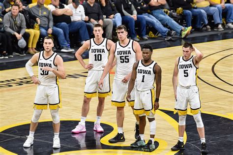 Iowa's Men's Basketball Team Pauses Workouts - Sports Illustrated Iowa ...