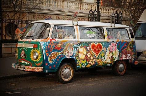 Pin de Kirsty Rowland en the iconic vw | Camioneta hippie, Combi hippie ...