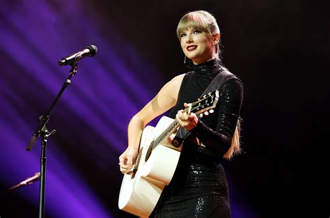 Taylor Swift, Garth Brooks, More Are Nashville Songwriter Awards Winners – Billboard