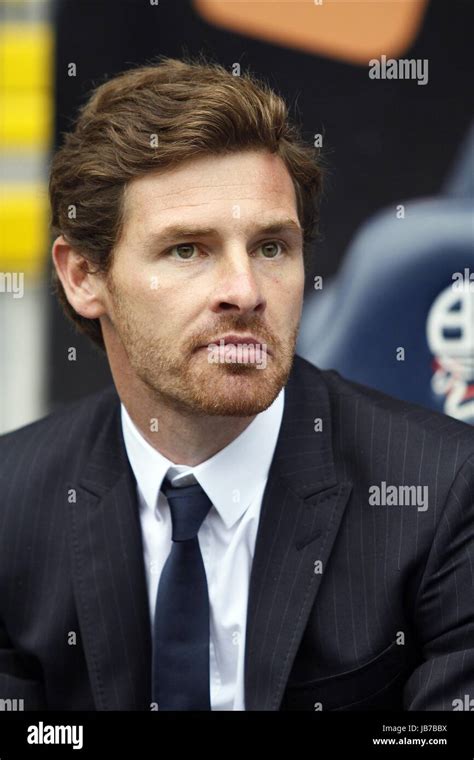 ANDRE VILLAS BOAS CHELSEA FC MANAGER CHELSEA FC MANAGER REEBOK STADIUM BOLTON ENGLAND 02 October ...