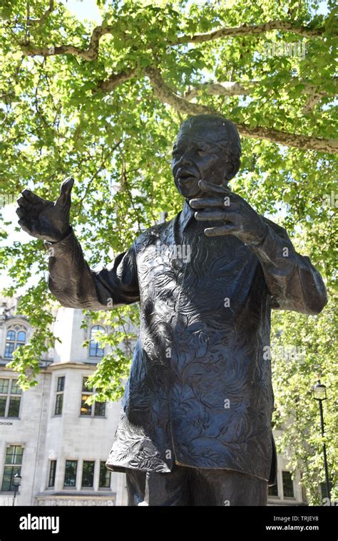 Nelson Mandela statue in London Stock Photo - Alamy