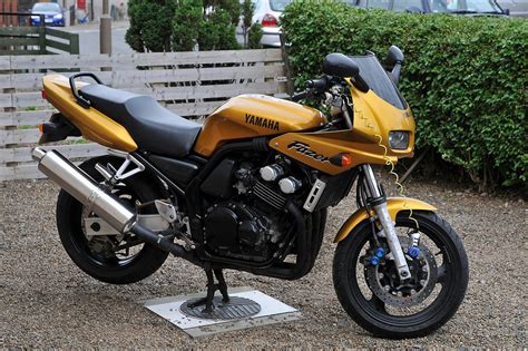 Yamaha FZS600 Fazer - Wikipedia