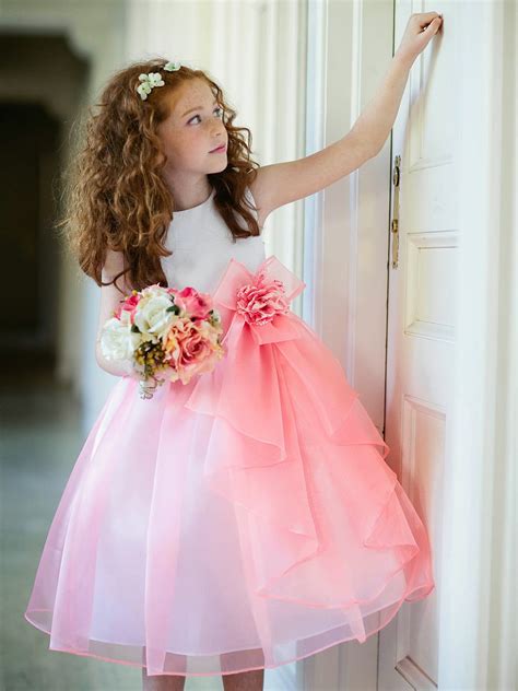 Flower Girl Dresses - Choosing And Accessorising A Flowergirl Gown | Wedding Stuff Ideas