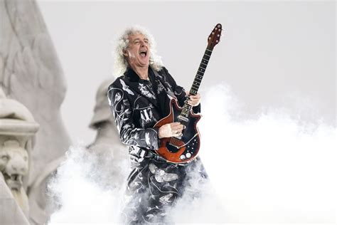 Queen's Brian May knighted: 'Much love from Sir Bri' - Los Angeles Times