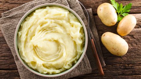 Instantly Thicken Mashed Potatoes With One Easy Ingredient