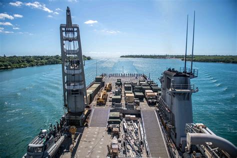 DVIDS - Images - USS Harpers Ferry Arrives in Hawaii [Image 5 of 8]