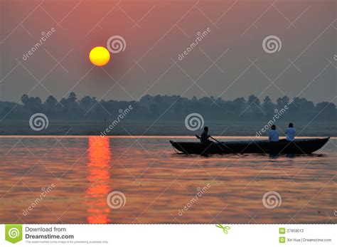 Sunrise on the Ganges, Varanasi Editorial Stock Photo - Image of arch ...