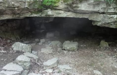 Wolf Cave Hike from the Nature Center, McCormick's Creek State Park ...