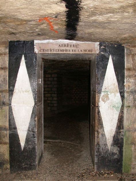 Entrance to the catacombs in Paris, France: Arrete! C'est Ici L'empire ...