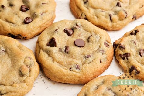 BAKERY STYLE CHOCOLATE CHIP COOKIES - Family Cookie Recipes