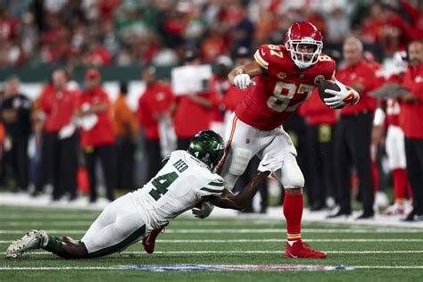 Breaking: Travis Kelce Suffers Scary-Looking Injury Sunday - The Spun