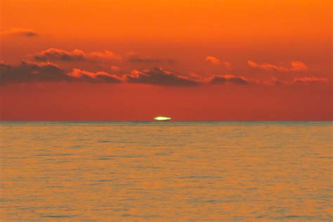 Green Flash Sunset | Chris Desselles - Sky & Telescope - Sky & Telescope