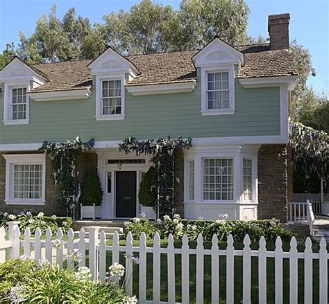 Wisteria Lane, "Desperate Housewives" | House exterior, House colors, Home remodeling