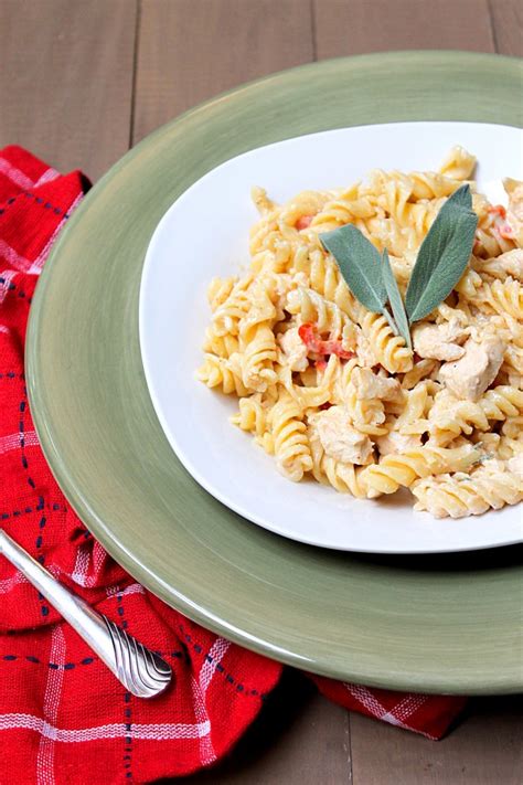 Gorgonzola-Chicken Pasta - Belle Vie