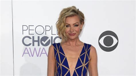 Portia de Rossi's People's Choice Awards Jumpsuit Steals The Red Carpet ...