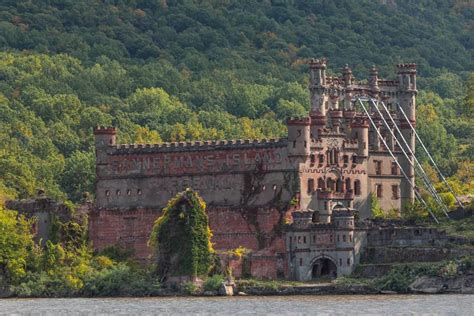 Exploring the Abandoned Bannerman Castle on an Island in the Hudson ...