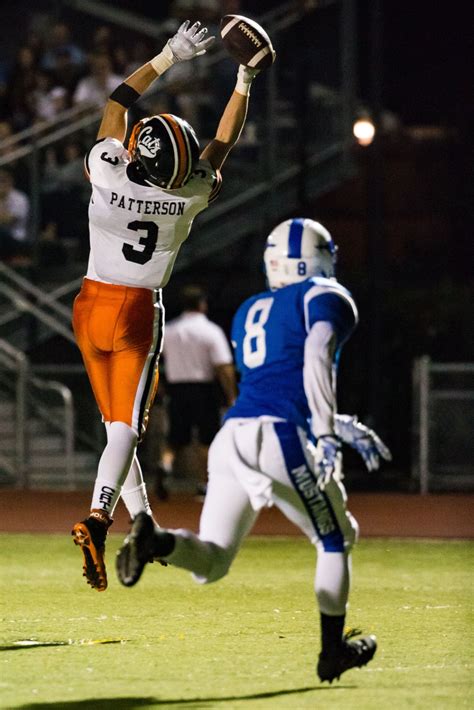 Los Gatos High School football team battles Corona del Mar