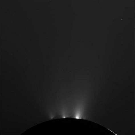 Enceladus' Geysers Take Center Stage in New Cassini Image