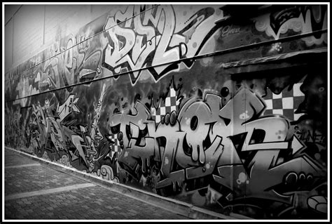 Graffiti Wall: Graffiti wallpaper black and white