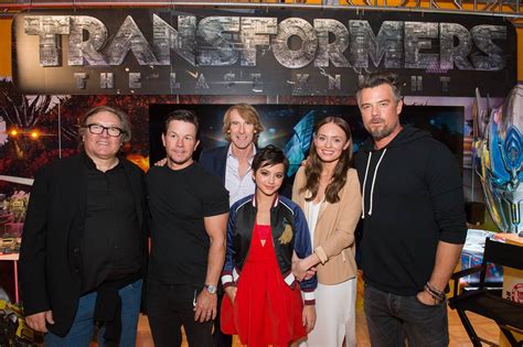 Transformers The Last Knight Cast Get To Play With Their Toys - Transformers News - TFW2005