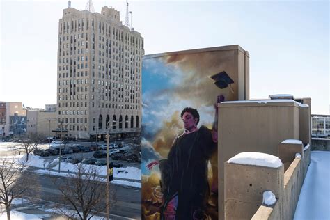 U-M Flint hits crossroads as enrollment slumps; transformation study ...