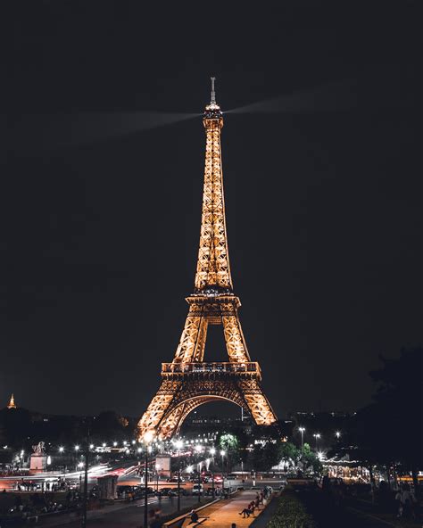 An illegal night time photo of the Eiffel Tower. : r/pics