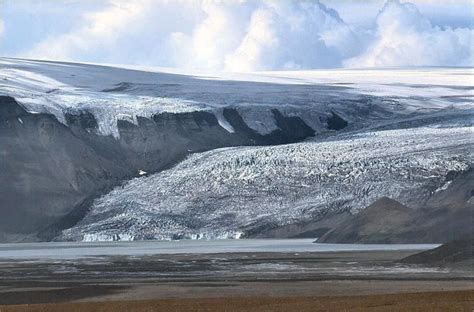 Sharp earthquake swarm west of Langjökull glacier, West Iceland | West iceland, Glacier, Earthquake