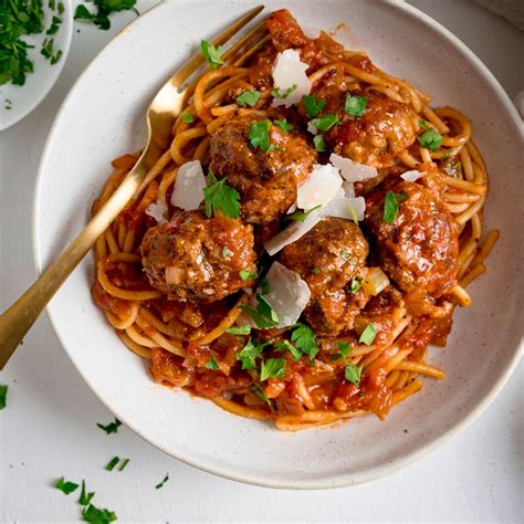 One-Pan Spaghetti and Meatballs - Nicky's Kitchen Sanctuary