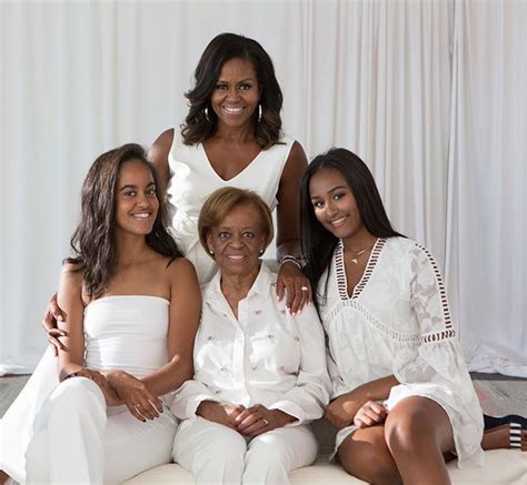 The Obama ladies | Michelle obama fashion, Michelle obama mother, Obama ...