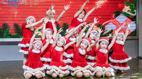 Dance We Wish You A Merry Christmas - CLB Ngôi Sao | Noel Món Quà Mùa ...