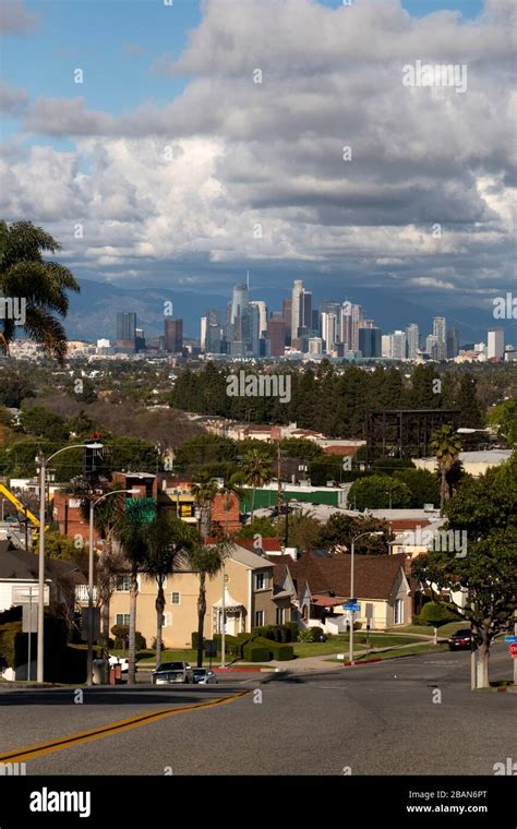 Downtown Los Angeles skyline from Baldwin Hills neighborhood Stock ...