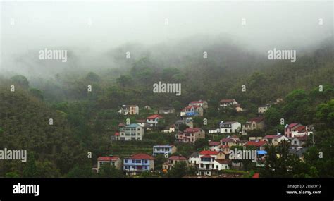 (160605) -- ANJI, June 5, 2016 -- Photo taken on June 1, 2016 shows the scenery after rain in ...