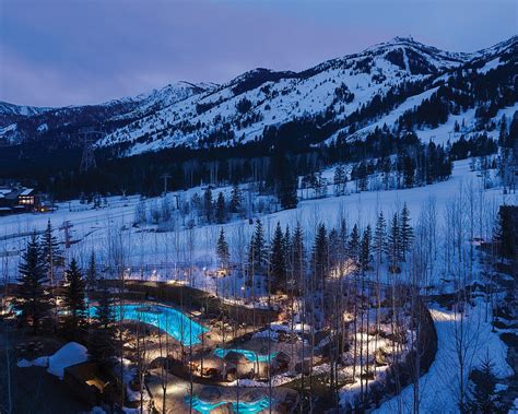 Well Traveled Kids / Luxury Family Ski Vacation Four Seasons Jackson Hole Mountain Resort with kids