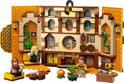 LEGO 76412 Harry Potter Hufflepuff House Banner | BrickEconomy