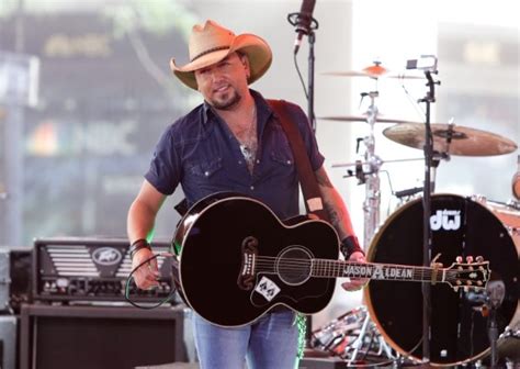 35 Best Jason Aldean Wedding Songs (First Dance & Down The Aisle)