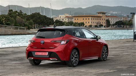 2019 Toyota Corolla Hatchback Hybrid 2.0L Red bitone (EU-Spec) | Rear Three-Quarter