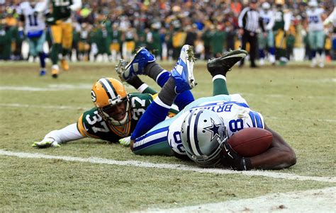 Former Cowboys WR Dez Bryant reminds everyone of his, uh, catch?, on ...