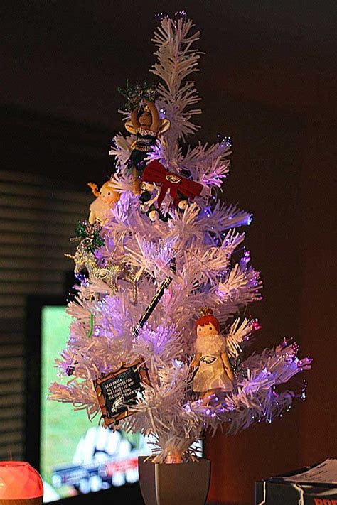 Making a Philadelphia Eagles Christmas Tree (7 DIY Tips) | Tailgate Wife