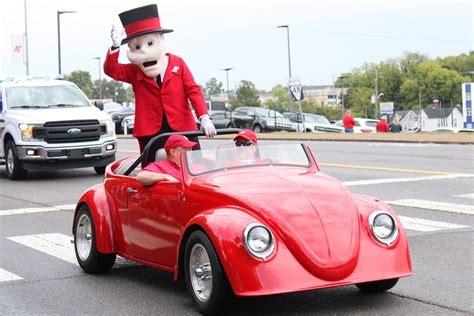 APSU Homecoming Parade shines despite rain - Clarksville Online - Clarksville News, Sports ...