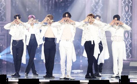 GOT7 members prove they are powerful performers once again at the 2021 ...