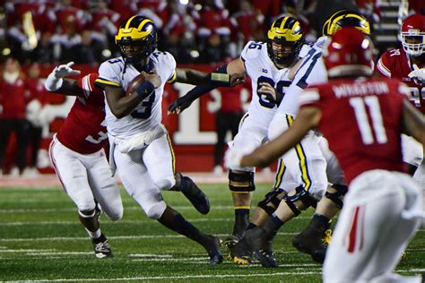 College Football World Reacts To Michigan Football QB Transfer News - The Spun