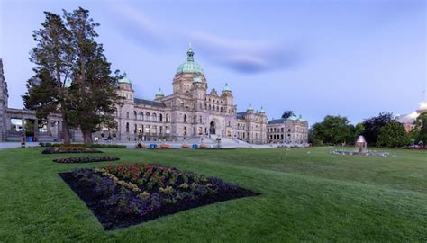 Premium Photo | Legislative assembly of british columbia in the capital ...