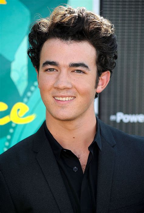 Kevin Jonas hairstyles - | Mens haircuts short, Side part haircut, 2nd day hair