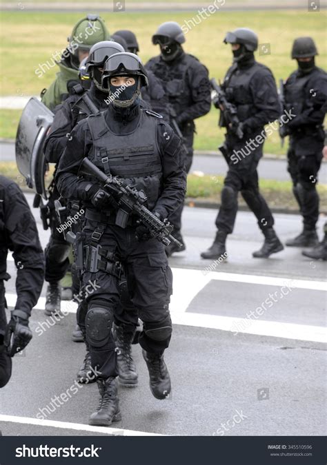 Special Police Swat Team Stock Photo 345510596 - Shutterstock