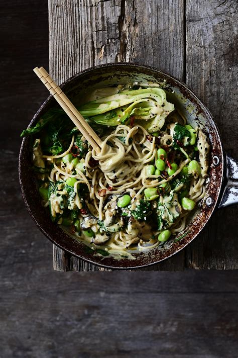 Soba noodles with sautéed vegetables - Serving Dumplings