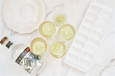 HOW TO MAKE A PROSECCO MARGARITA Drinks Mad in Crafts