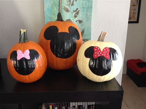 Disney Mickey and Minnie Mouse Pumpkin Halloween Statues - luderlife.com