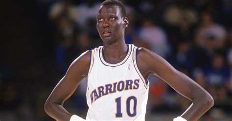 Warriors honor 7-foot-7 Manute Bol with life-size bobblehead | FOX Sports