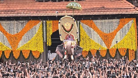 Agency News | Kerala: Thrissur Pooram Begins with Hundreds of People Thronging to Watch the ...